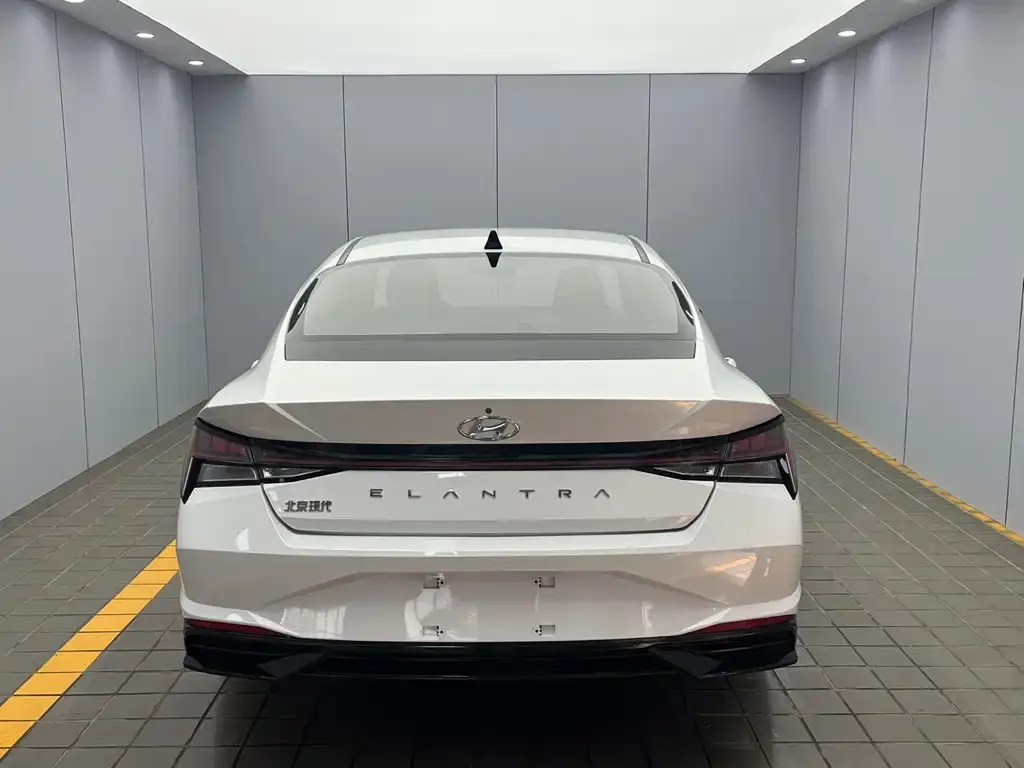 Hyundai Elantra — фото 2