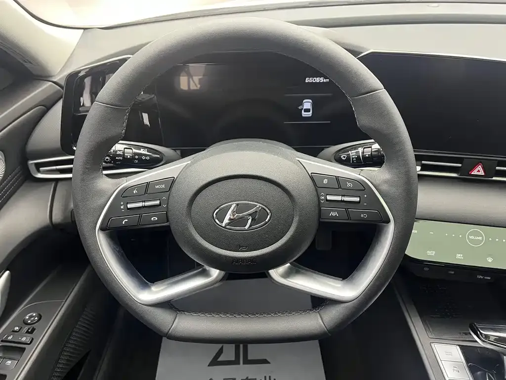Hyundai Elantra — фото 10