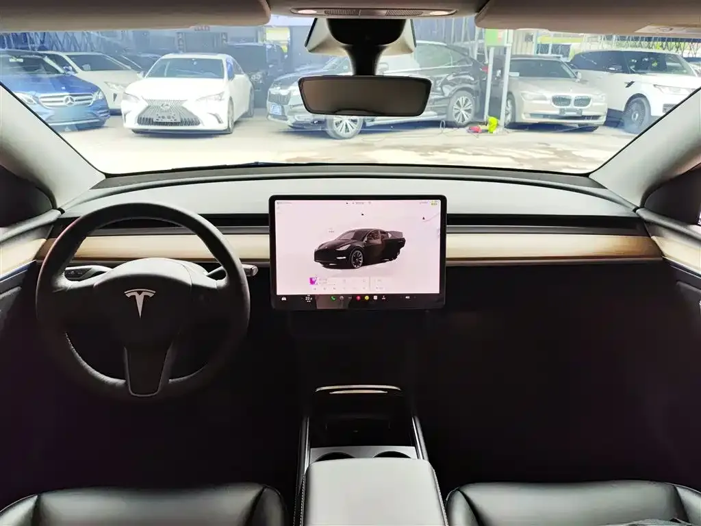 Tesla Model Y — фото 8