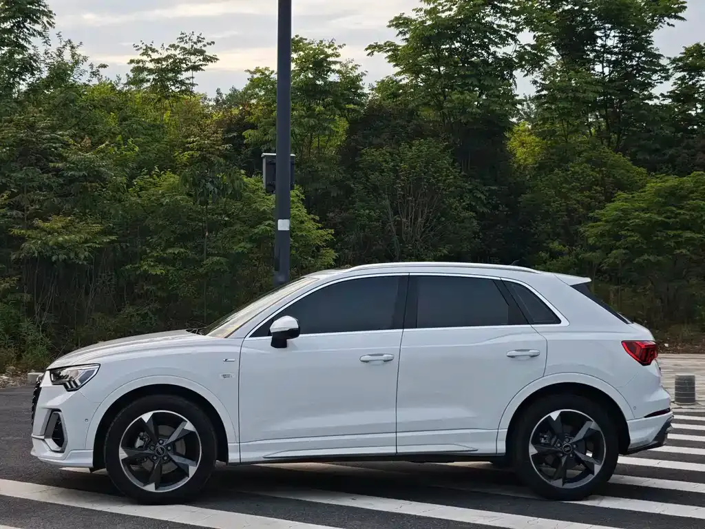 Audi Q3 — фото 10