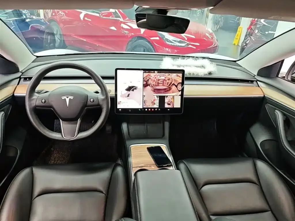 Tesla Model 3 — фото 5