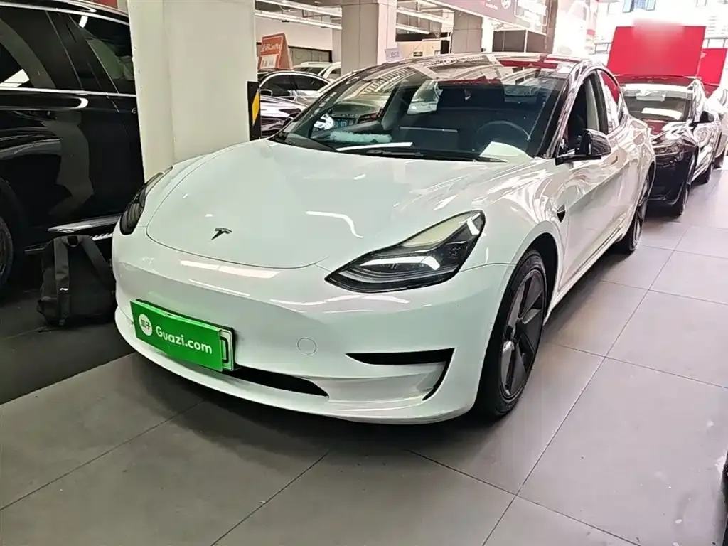 Tesla Model 3 — фото 8