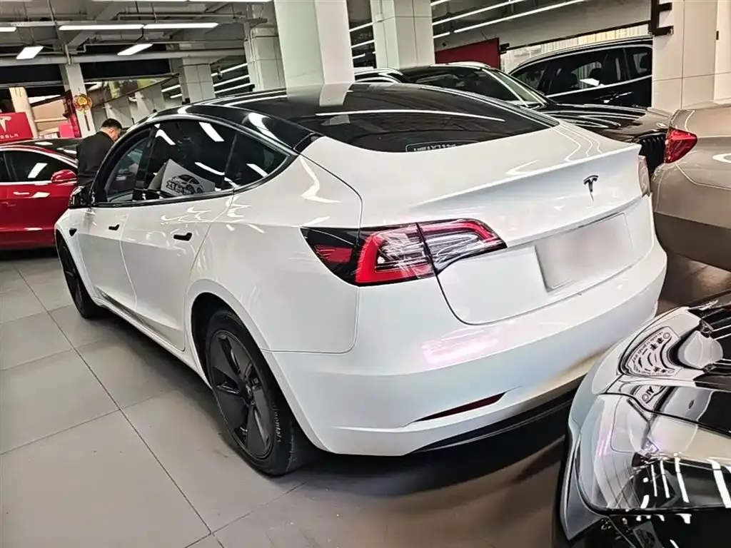 Tesla Model 3 — фото 3