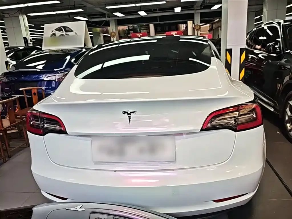Tesla Model 3 — фото 4