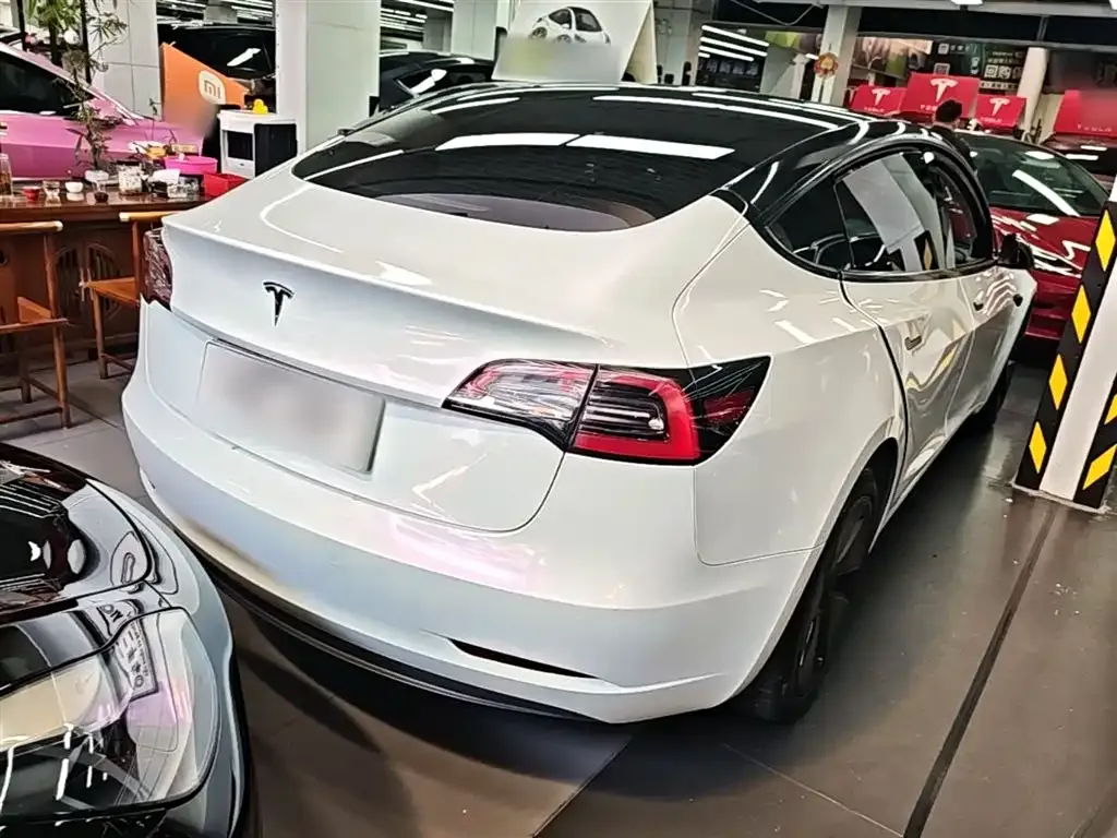 Tesla Model 3 — фото 10