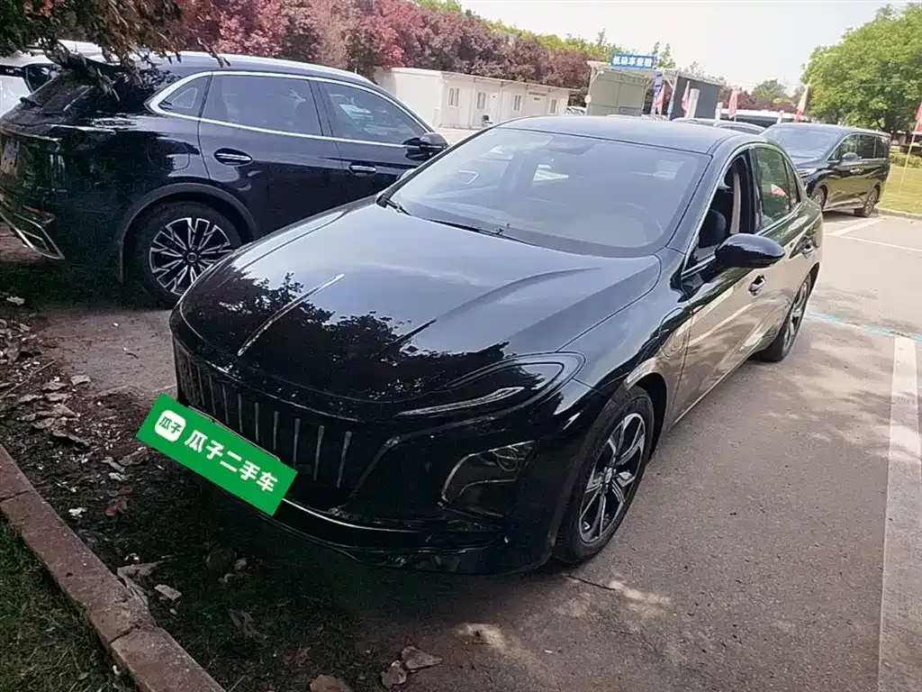 Hongqi E-QM5 — фото 1