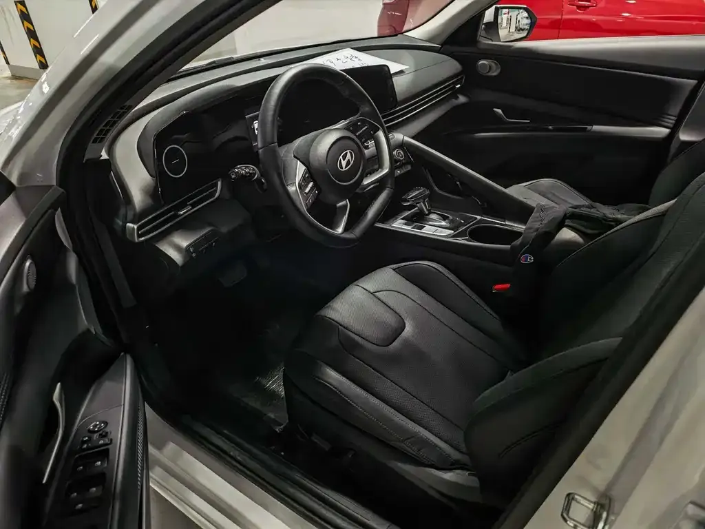 Hyundai Elantra — фото 3