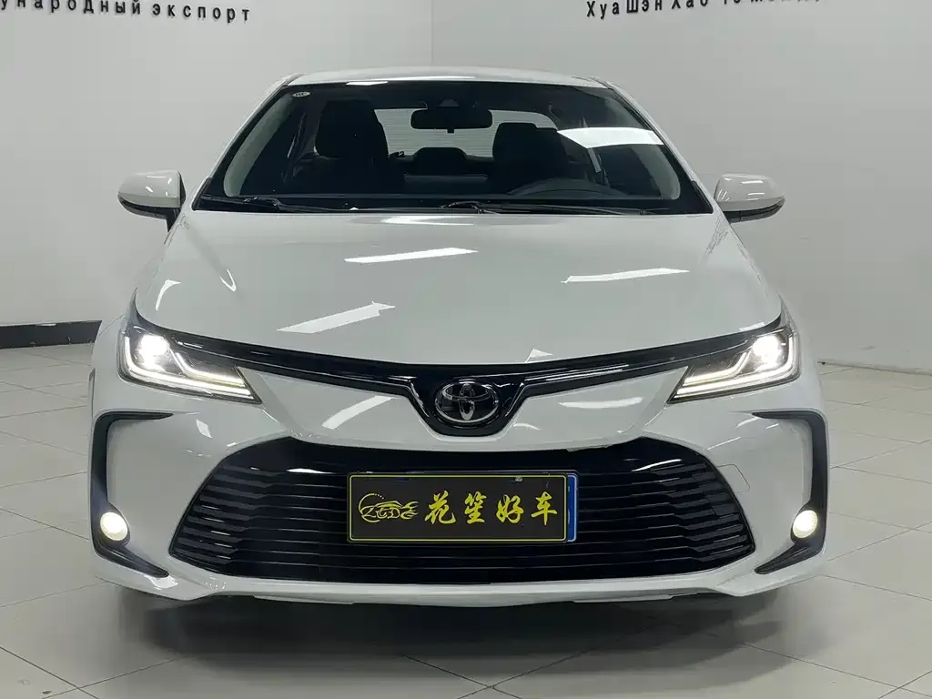 Toyota Corolla — фото 10