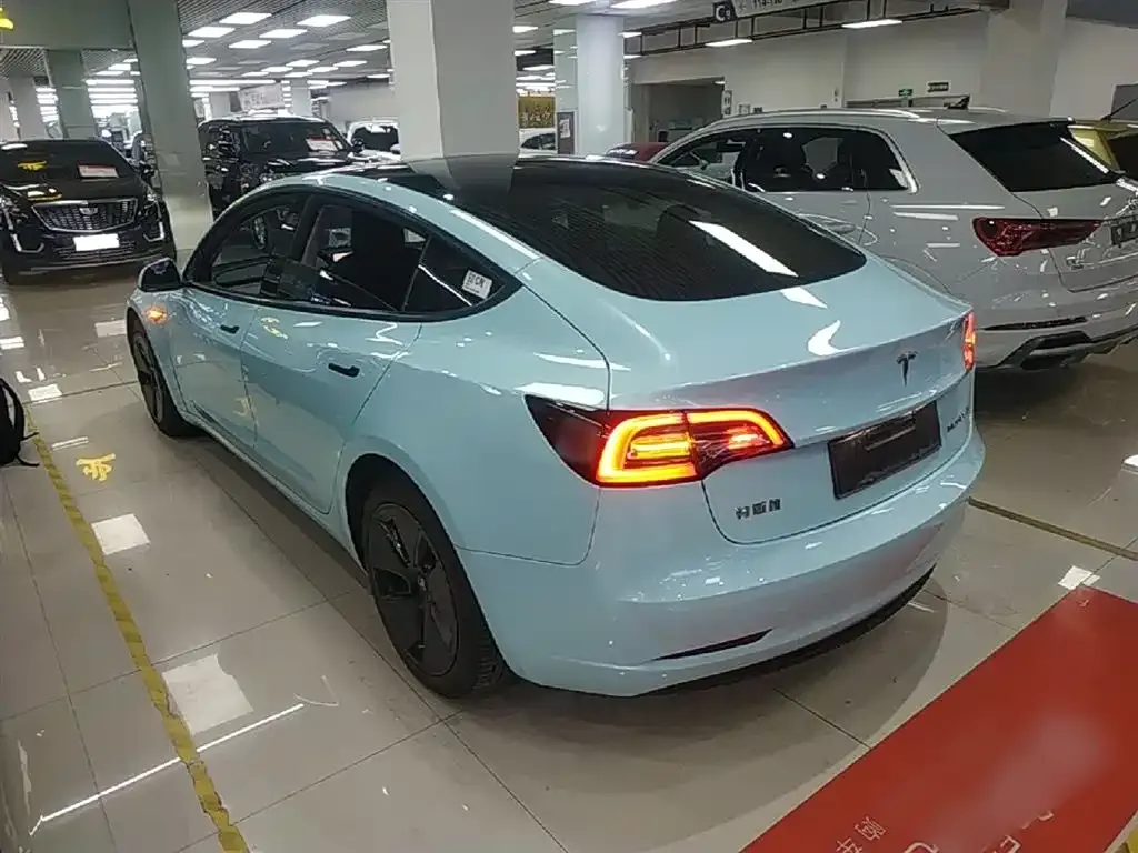 Tesla Model 3 — фото 10