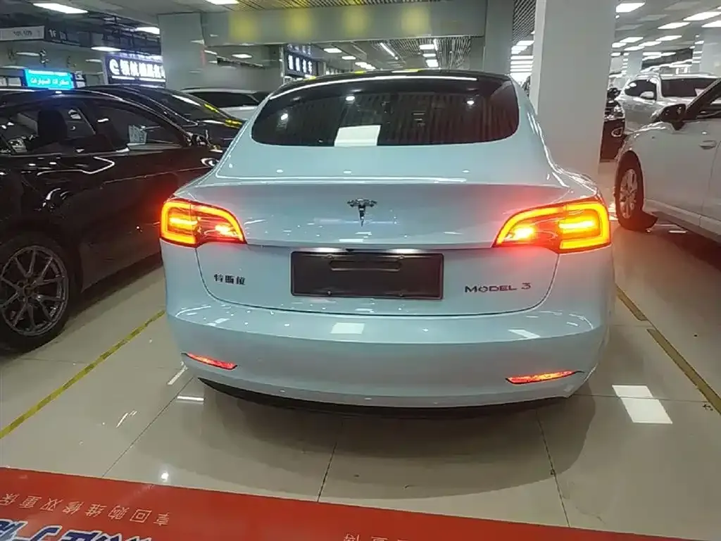 Tesla Model 3 — фото 6