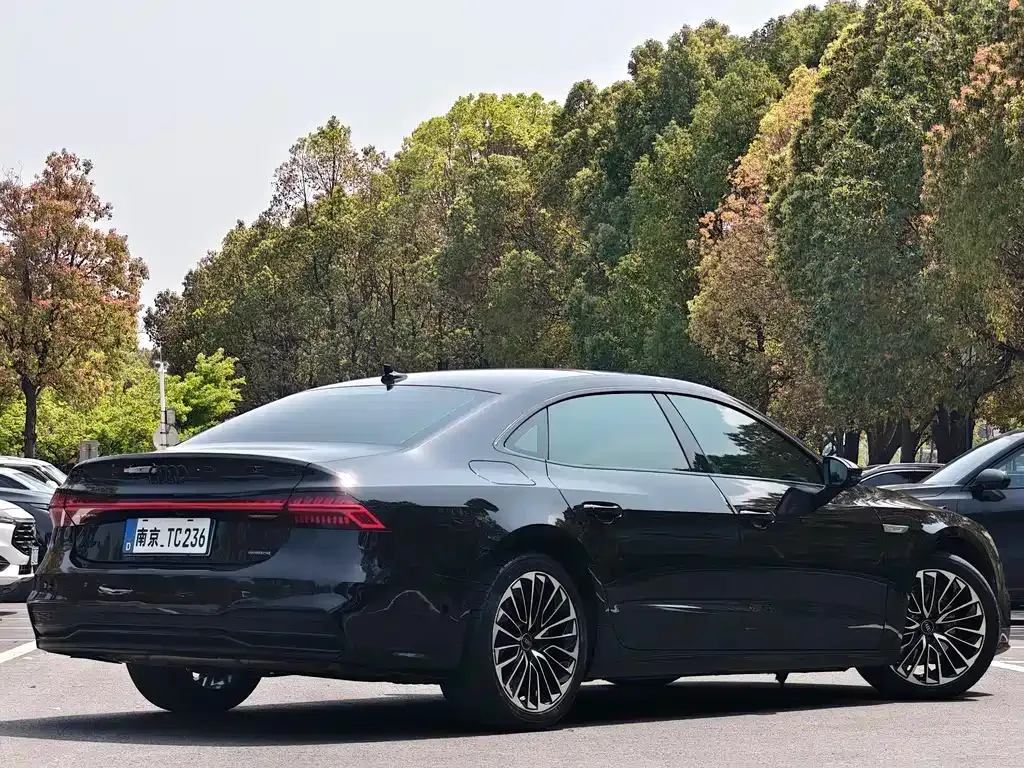 Audi A7L — фото 6