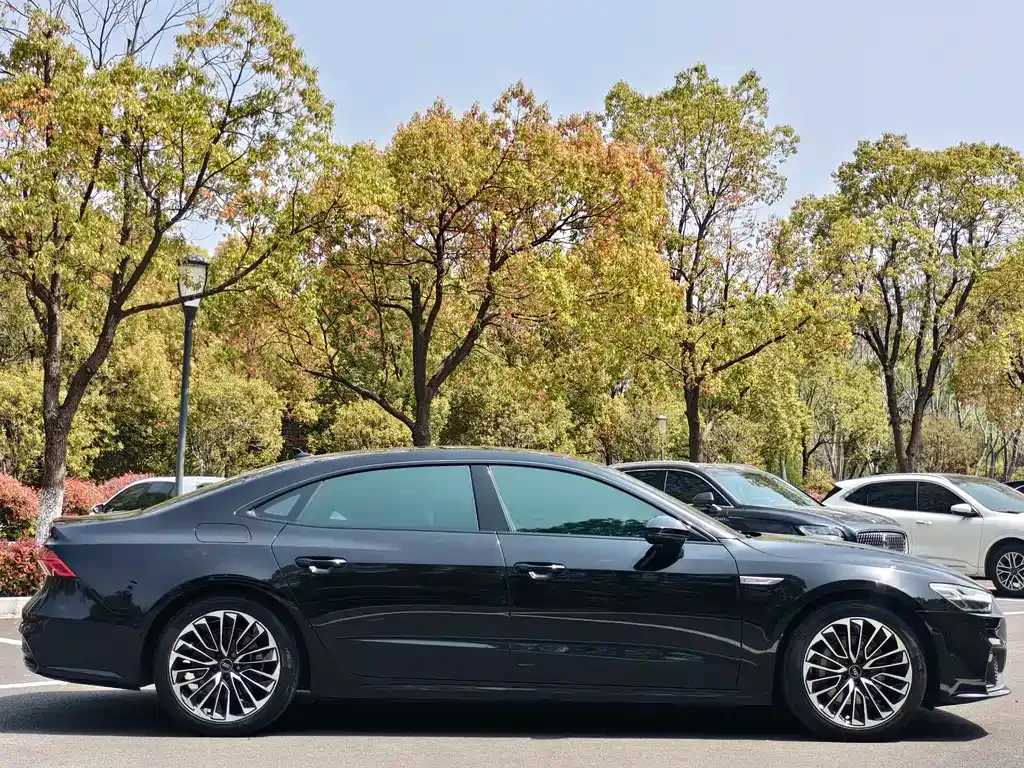 Audi A7L — фото 7