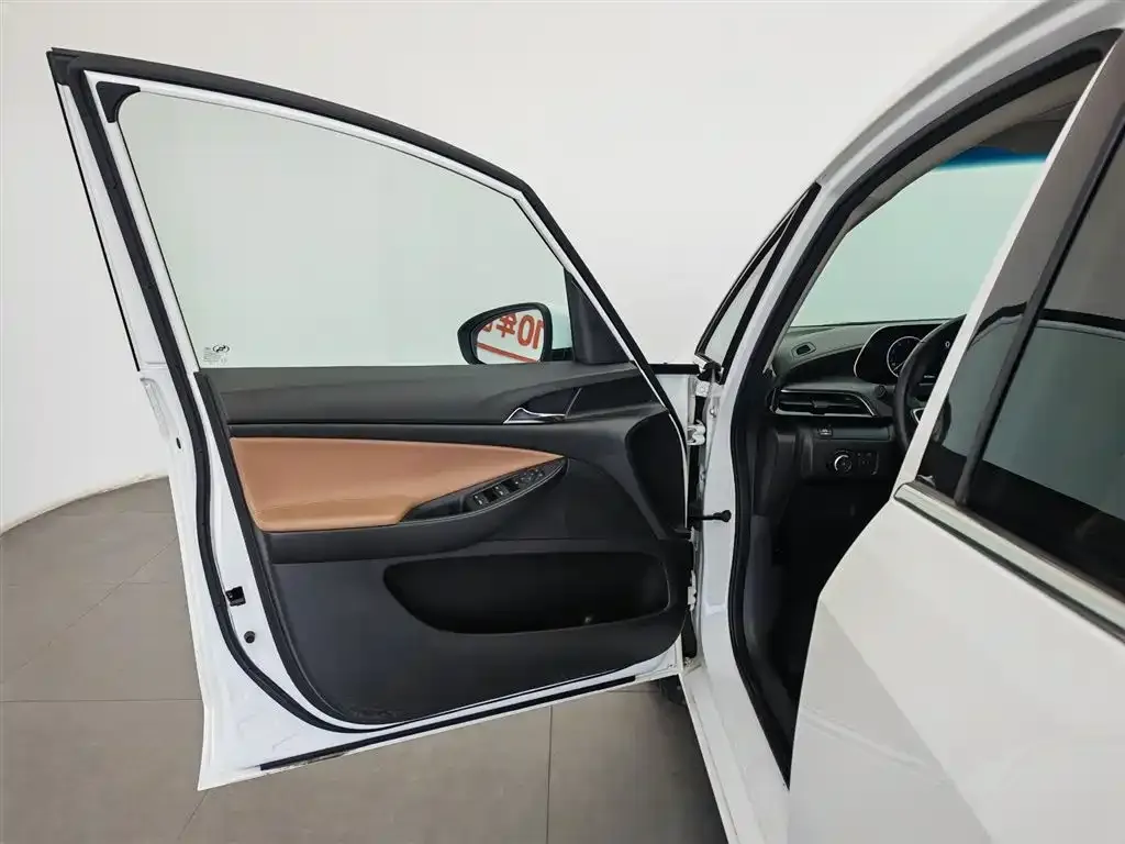 Buick GL6 2023 из CN, фото 10