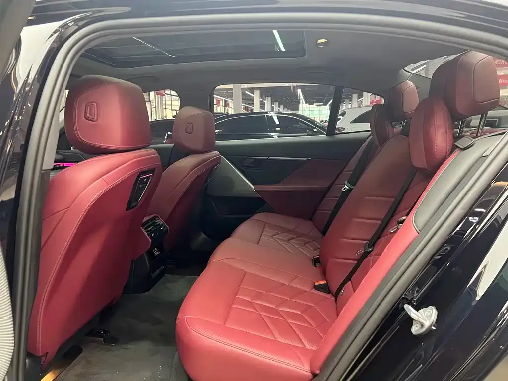 BMW i5 2025 из CN, фото 3