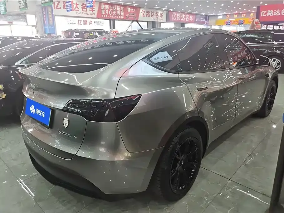 Tesla Model Y — фото 10