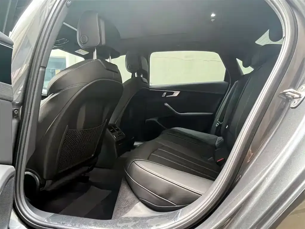 Audi A4L 2024 из CN, фото 9
