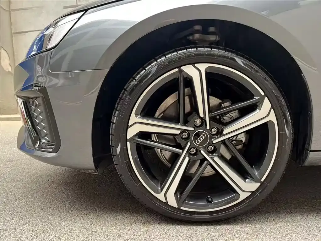 Audi A4L 2024 из CN, фото 6