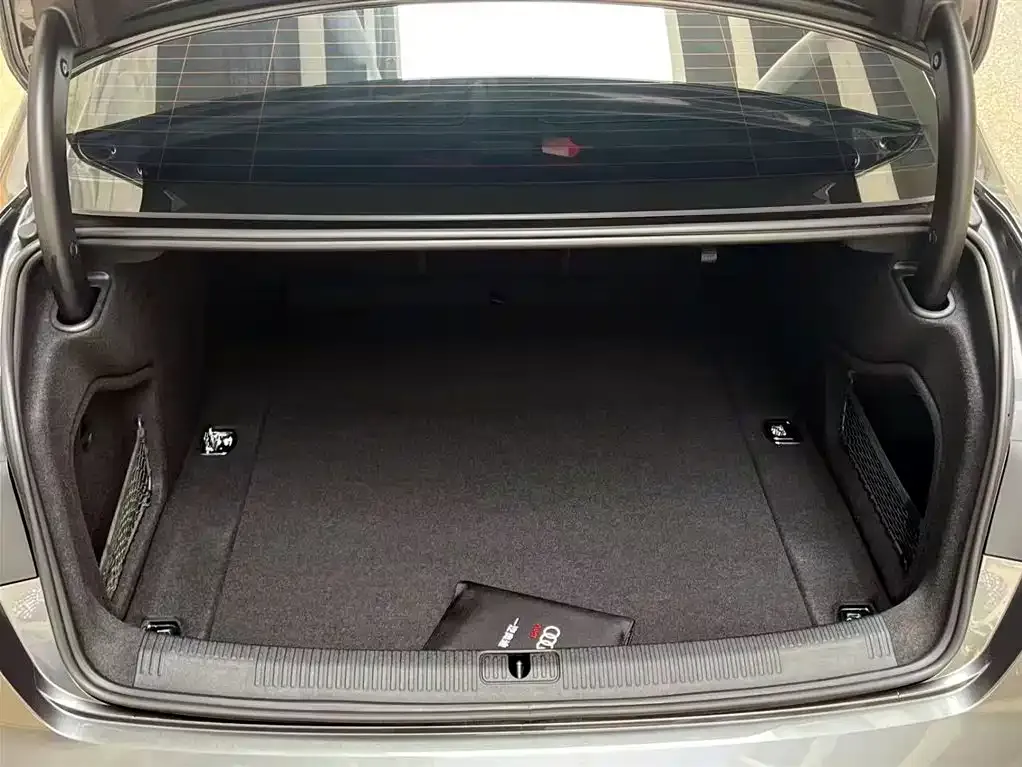 Audi A4L 2024 из CN, фото 3