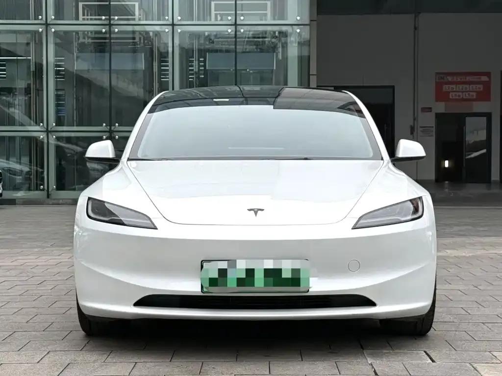 Tesla Model 3 — фото 3