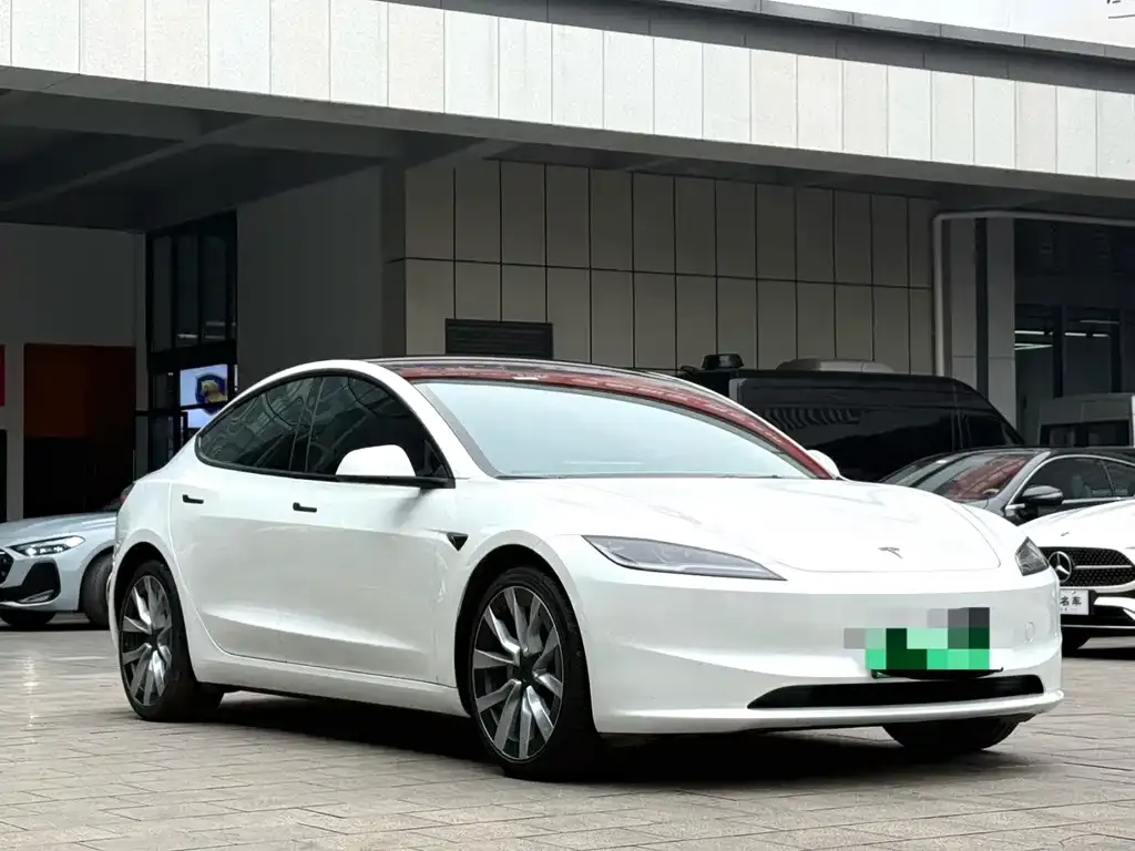 Tesla Model 3 — фото 9