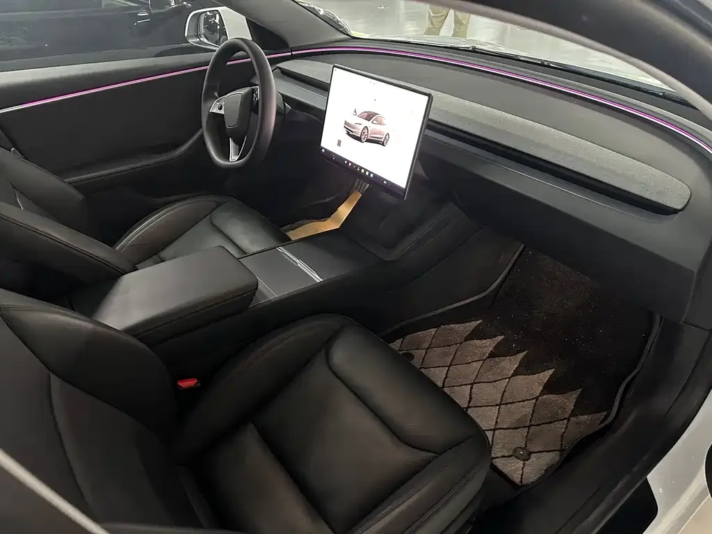Tesla Model 3 — фото 4