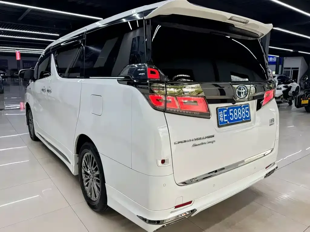 Toyota Vellfire — фото 5