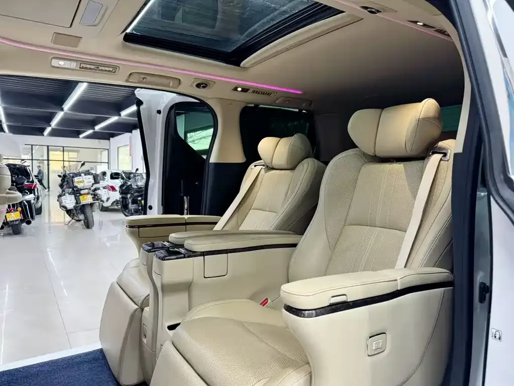 Toyota Vellfire — фото 7