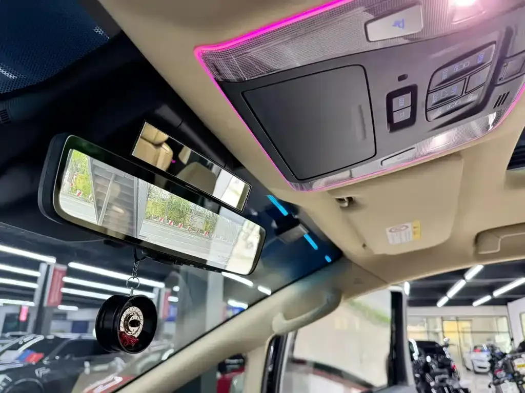 Toyota Vellfire — фото 8
