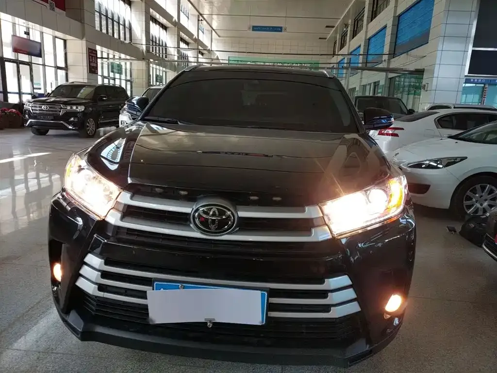 Toyota Highlander — фото 8