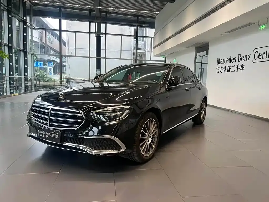 Mercedes-Benz E-Class — фото 1