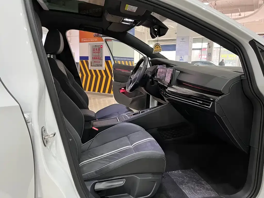 Volkswagen Golf 2022 из CN, фото 8