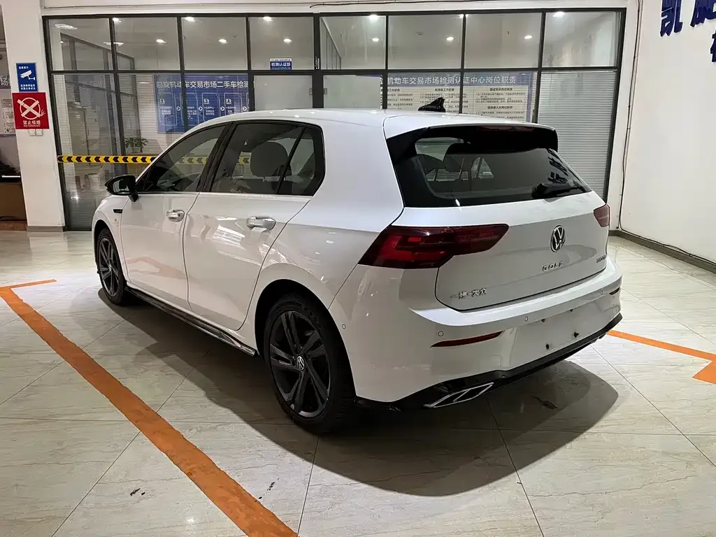 Volkswagen Golf 2022 из CN, фото 10