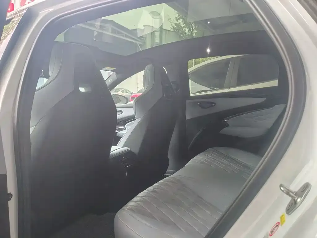BYD Seal — фото 8