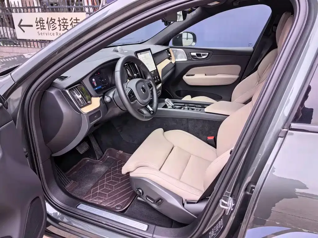 Volvo XC60 2025 из CN, фото 9