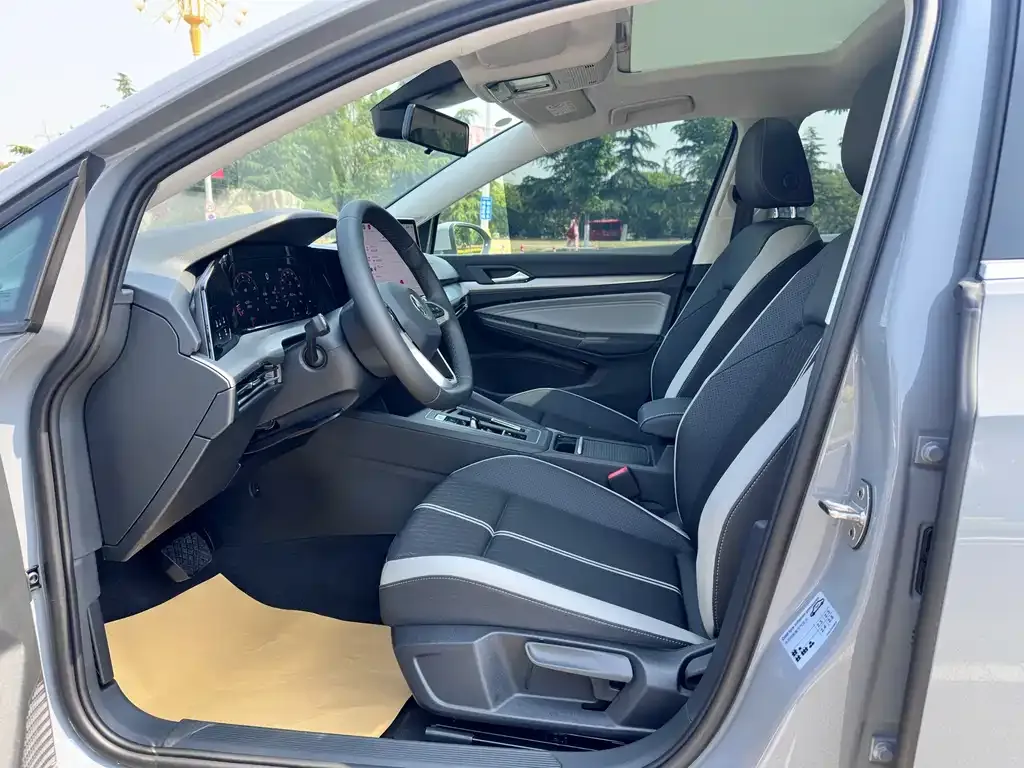 Volkswagen Golf 2025 из CN, фото 7