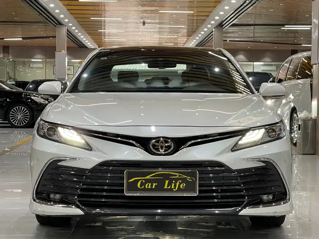 Toyota Camry — фото 7