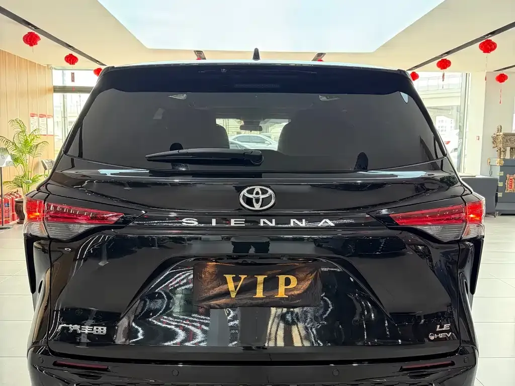 Toyota Sienna — фото 10