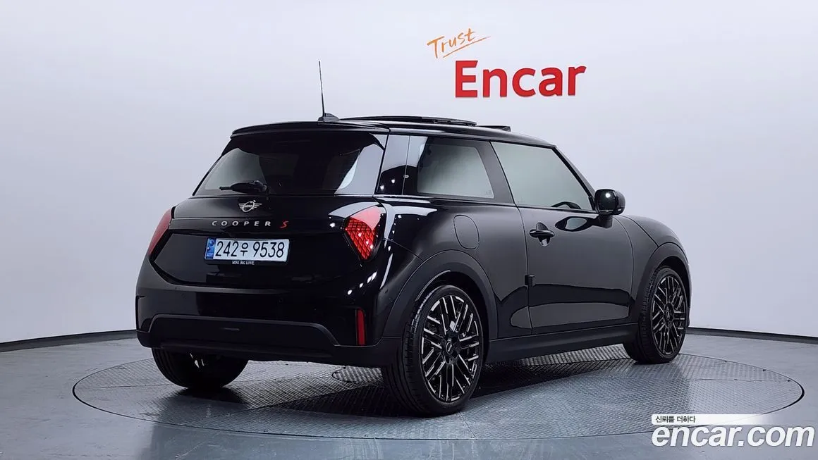 Mini Cooper 2025 из KR, фото 2