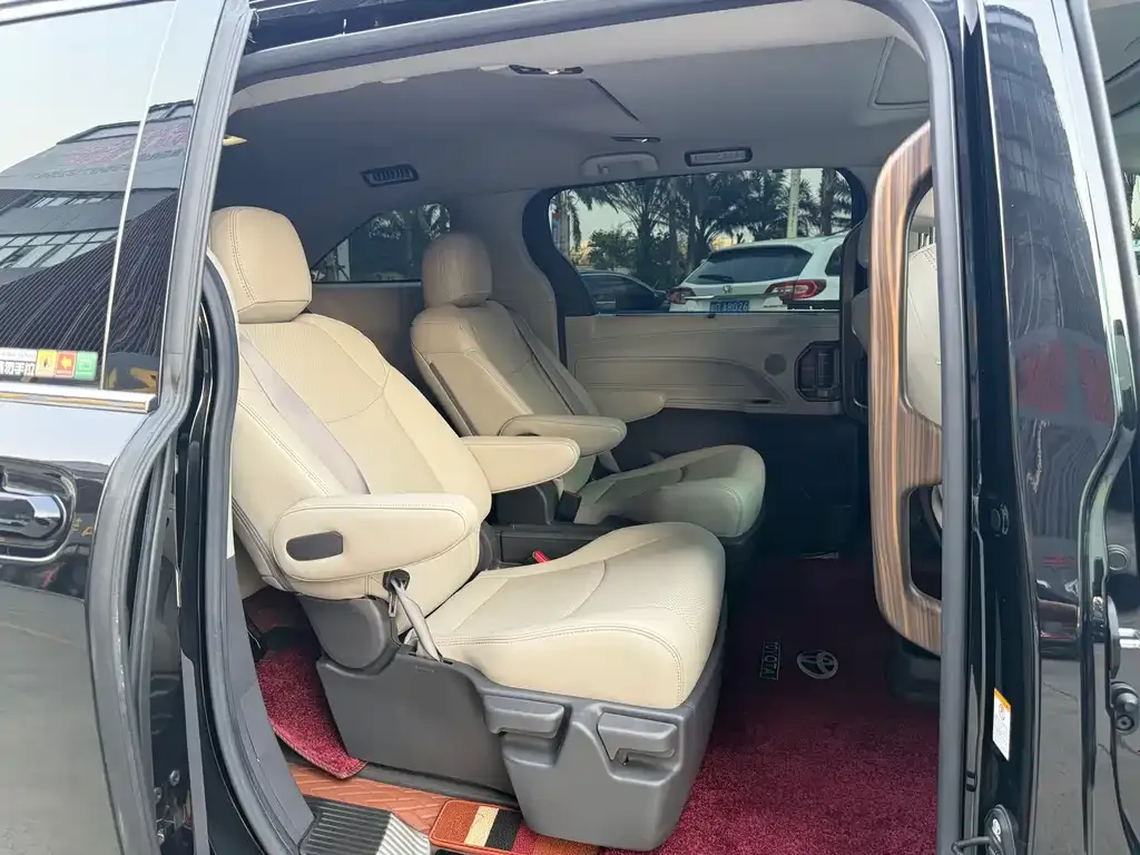 Toyota Sienna 2023 из CN, фото 5