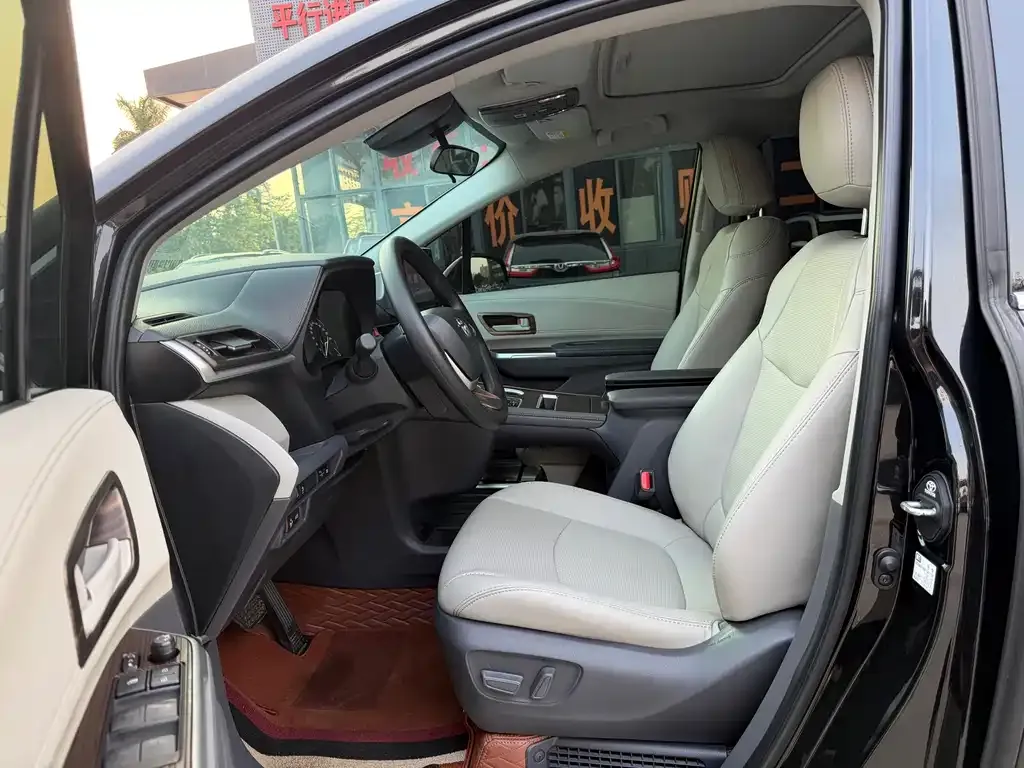 Toyota Sienna 2023 из CN, фото 3