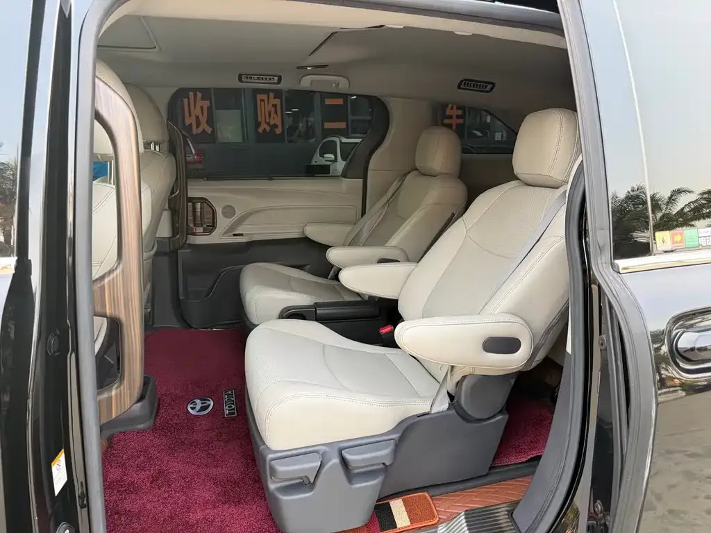 Toyota Sienna 2023 из CN, фото 10