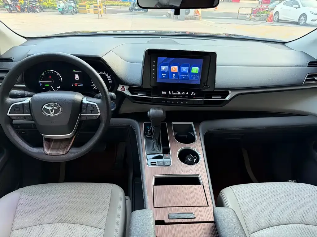 Toyota Sienna 2023 из CN, фото 4