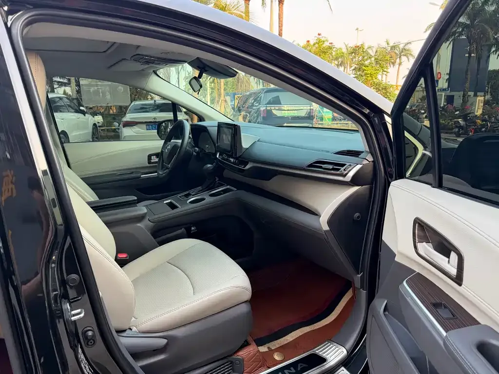 Toyota Sienna 2023 из CN, фото 6