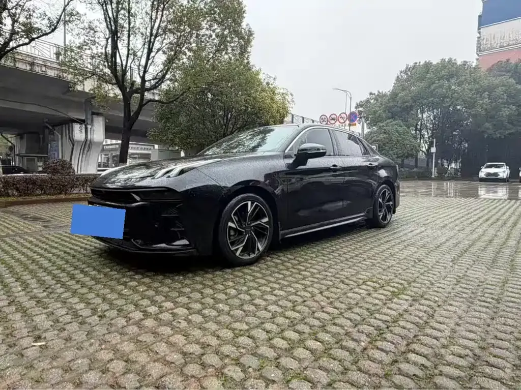 Lynk & Co 03