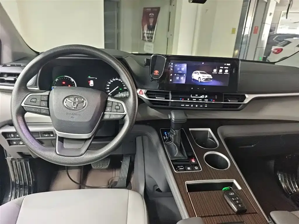 Toyota Granvia 2024 из CN, фото 9