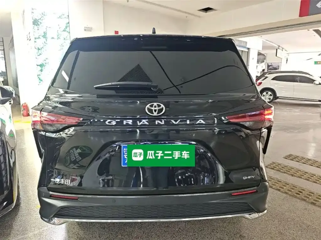 Toyota Granvia 2024 из CN, фото 7