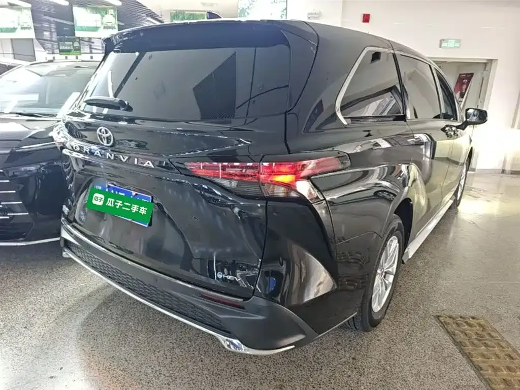 Toyota Granvia 2024 из CN, фото 4