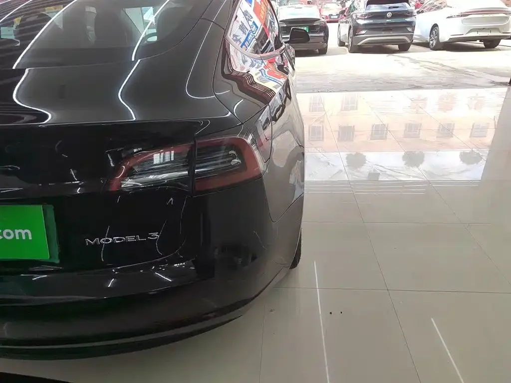 Tesla Model 3 — фото 5