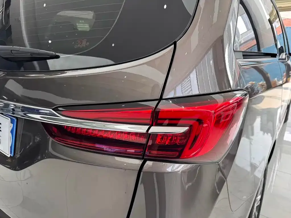 Buick GL8 2023 из CN, фото 3