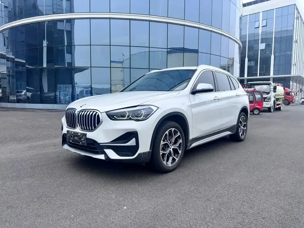 BMW X1 — фото 1